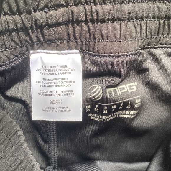 MPG active shorts with pocket - Picture 3 of 3